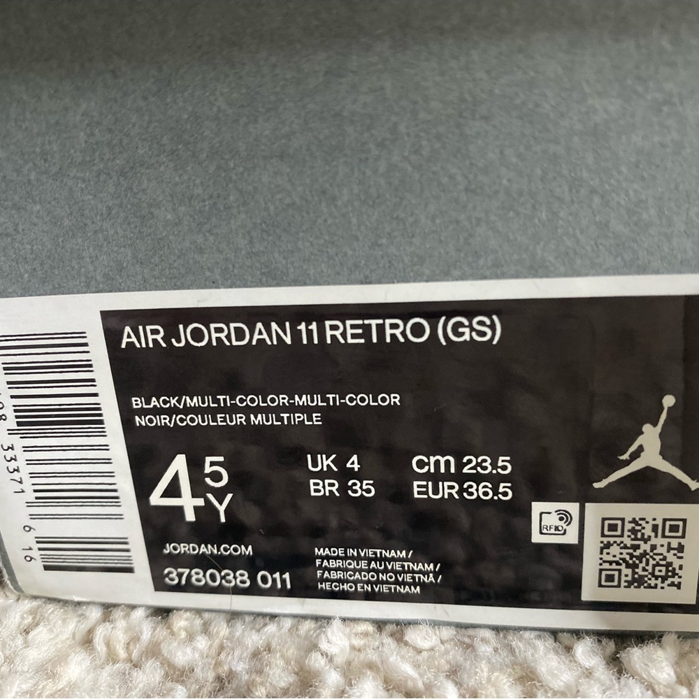Air Jordan 11 Retro (GS) - Picture 3 of 4
